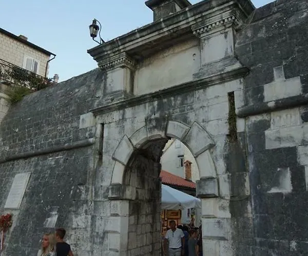 T&m * Trogir